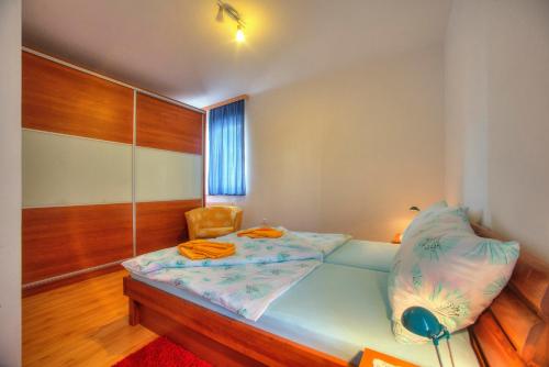Posteľ alebo postele v izbe v ubytovaní Apartments Peran