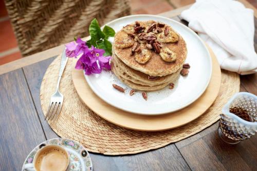 Makanan di atau berdekatan hotel