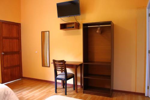 Televízia a/alebo spoločenská miestnosť v ubytovaní Hotel Villarma