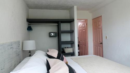 Una cama o camas en una habitación de Book House Marina Diamante
