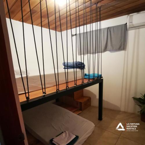 Cama o camas de una habitación en Villa Cocos la Fortuna
