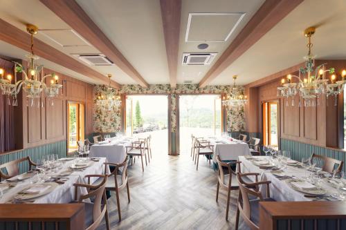 Restaurace v ubytování Auberge フレンチの森