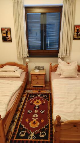 Postel nebo postele na pokoji v ubytování Alpenappartements Domicil include Jokercard