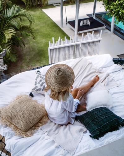 White Palm Hotel Uluwatu Baliに滞在中の子供
