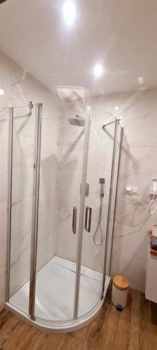 Ένα μπάνιο στο Apartamenty Happy