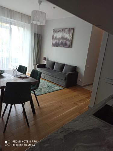 Ein Sitzbereich in der Unterkunft NEW LOFT APARTMENTS JURMALA with FREE SECURED PARKING