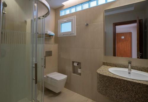 Koupelna v ubytování Asahalah Farm Pool Villas