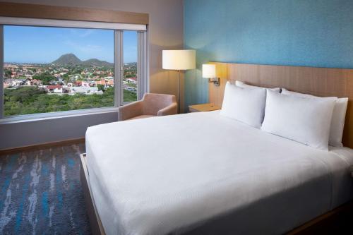 Postel nebo postele na pokoji v ubytování Hyatt Place Aruba Airport