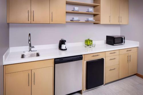 Kuchyň nebo kuchyňský kout v ubytování Hyatt Place Aruba Airport