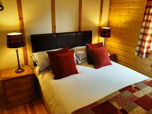Кровать или кровати в номере Tayview Lodges