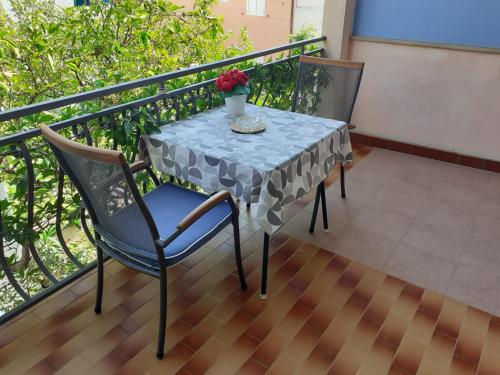 a table and two chairs on a balcony at Guest House Damir in Makarska