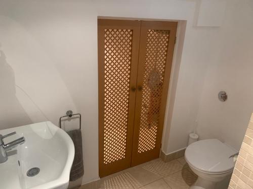 a bathroom with a sink and a toilet and a shower at Cozy 1 Bedroom Basement Flat in London