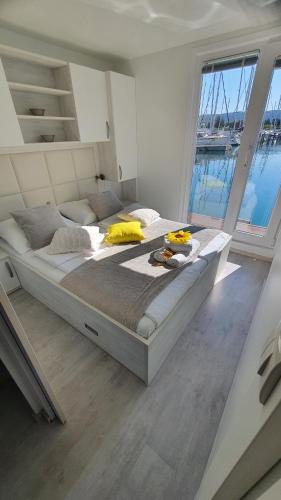 Floating Sea House SONČEK