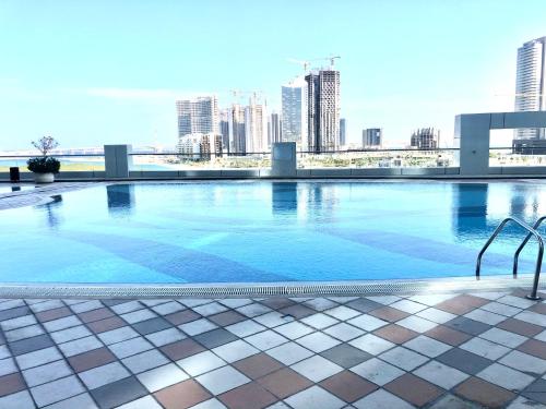 Swimmingpoolen hos eller tæt på Upgraded 2 bedrooms to 3 bedrooms Private Residential Apartment In C4 Tower in Hydra Avenue Towers in Al Reem Island - 1307