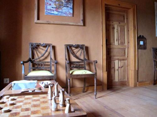 two chairs and a chess board in a room at Casal da Serra in Penha Garcia