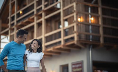 a man and a woman standing in front of a building at Autentis in Rasùn di Sotto