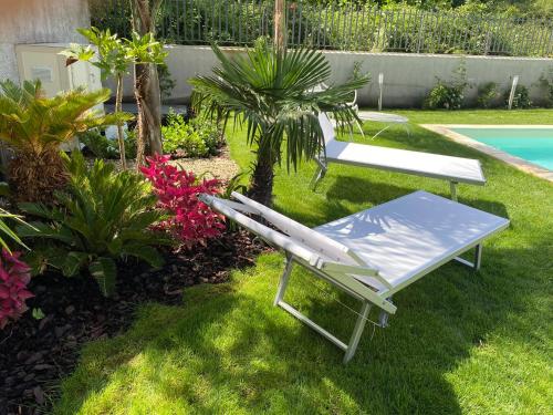 A garden outside Artaleammare