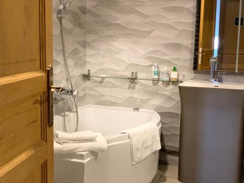 Un baño de TANG Home-Bordeaux Hyper Centre