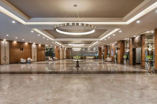 Lobbyen eller receptionen på Regnum Carya
