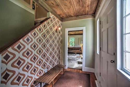 Postel nebo postele na pokoji v ubytování Renovated Catskills Farmhouse with Game Room!