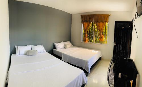 Ένα ή περισσότερα κρεβάτια σε δωμάτιο στο Hotel Los Mangos