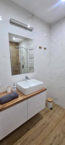 Ένα μπάνιο στο Apartamenty Happy