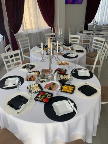 Mad på pensionatet eller i nærheden