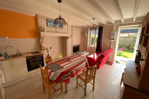 a kitchen with a table and chairs in a room at Gîte en Cotentin in Étienville