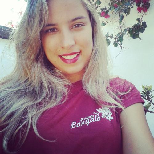 a young woman with blonde hair wearing a purple shirt at Pousada Bangalô in Jericoacoara