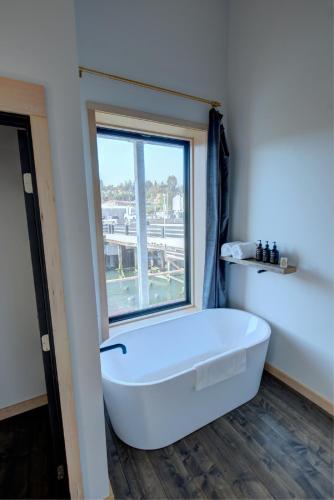 Bowline Hotelにあるバスルーム