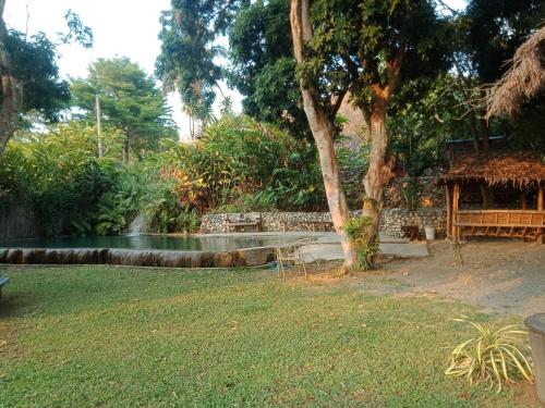 Jardín al aire libre en NonKan HomeStay นอนกาญจน์ โฮมสเตย์
