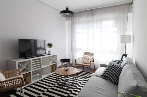 Sanfran 81 AC by Staynnapartments