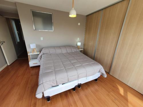 Voodi või voodid majutusasutuse Departamento Bariloche centro toas
