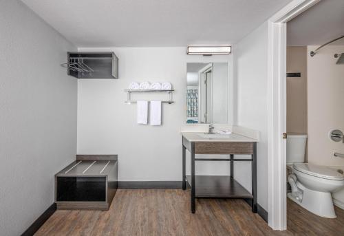 Koupelna v ubytování Motel 6-Euless, TX - Dallas