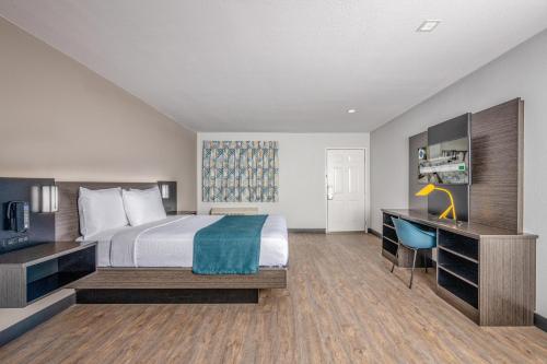 Ένα ή περισσότερα κρεβάτια σε δωμάτιο στο Motel 6-Euless, TX - Dallas