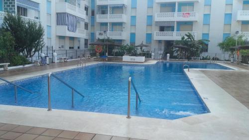 Apartamento con Piscina a 50 m de la Playa de Regla 2 Dormitorios Hasta 6 personas