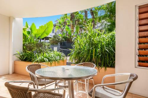 Κήπος έξω από το Eco Beach Resort