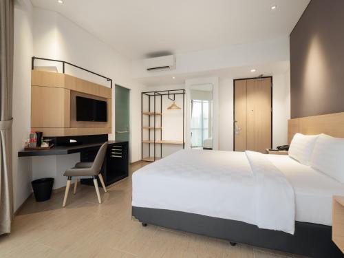 Letto o letti in una camera di Hotel 88 Blok M Jakarta By WH