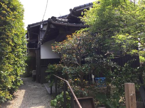 Gallery image of 一棟貸切糸島リトリートハウスヨガ凪海近駅近 in Itoshima