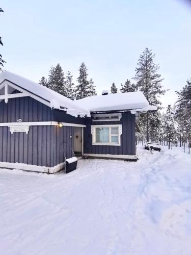 a house with snow on the roof at Ojuspirtti 26A Levi in Levi