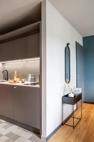 a kitchen with a sliding door leading into a room at ipartment Braunschweig in Braunschweig