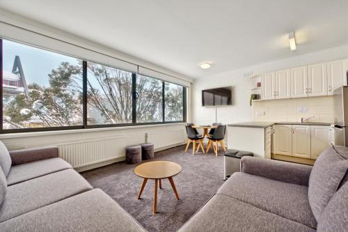 Η κουζίνα ή μικρή κουζίνα στο Snow Ski Apartments 12