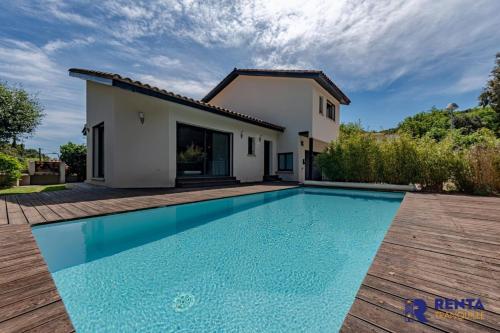 a villa with a swimming pool in front of a house at Villa L'Olivier Pool Garden WIFINetflix in Camélas