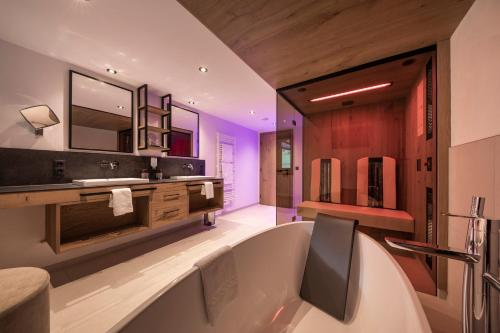 Kuchyň nebo kuchyňský kout v ubytování Superior Hotel Post Ischgl