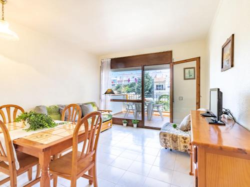 Televízia a/alebo spoločenská miestnosť v ubytovaní Apartment Els Jardins III by Interhome