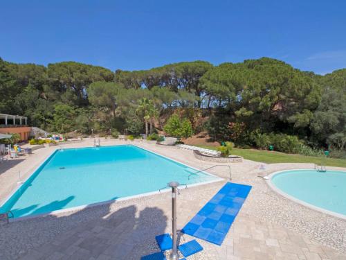 Kolam renang di atau dekat dengan Apartment Capo d'Arco-9 by Interhome
