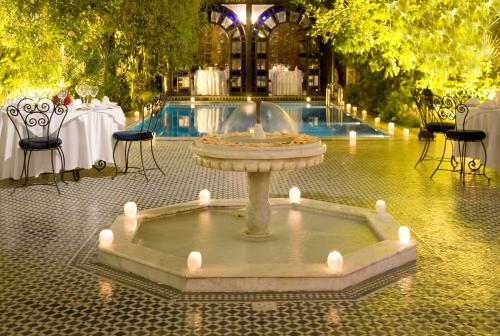 a fountain in the middle of a courtyard with a pool at Palais Shéhérazade & Spa in Fès