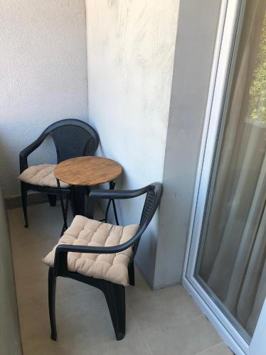 a table and two chairs sitting next to a table at Apartmani Tesla in Soko Banja