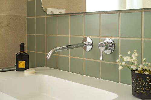A bathroom at Aspasios Garden Apartments