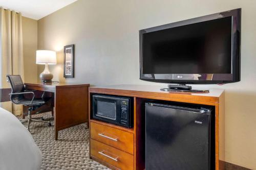 Televisyen dan/atau pusat hiburan di Comfort Inn Auburn - Seattle